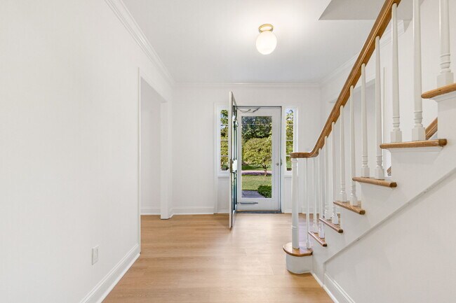 Building Photo - 18 Echo Ln