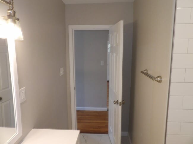 Building Photo - 286 Zandale Dr