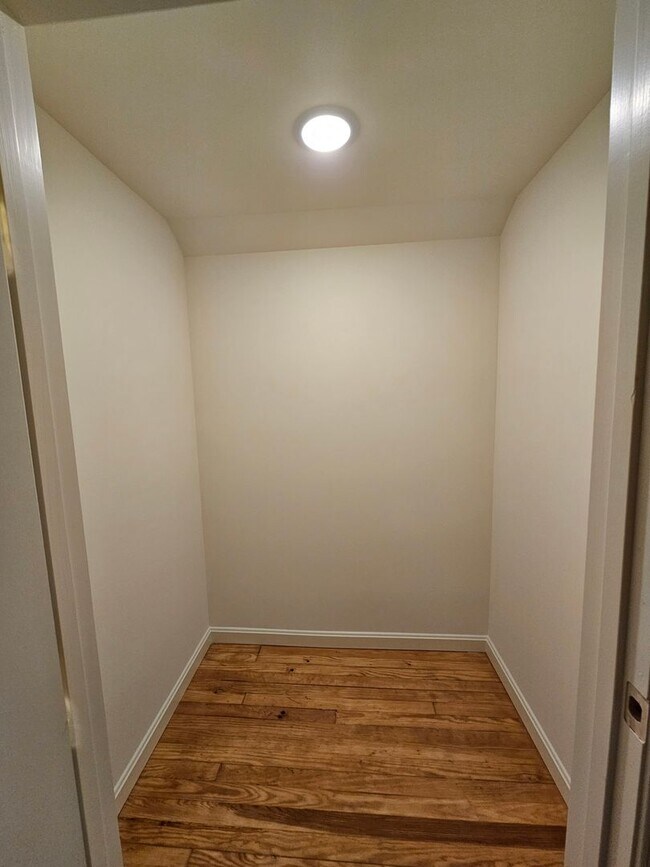 Building Photo - 616 N Washington St