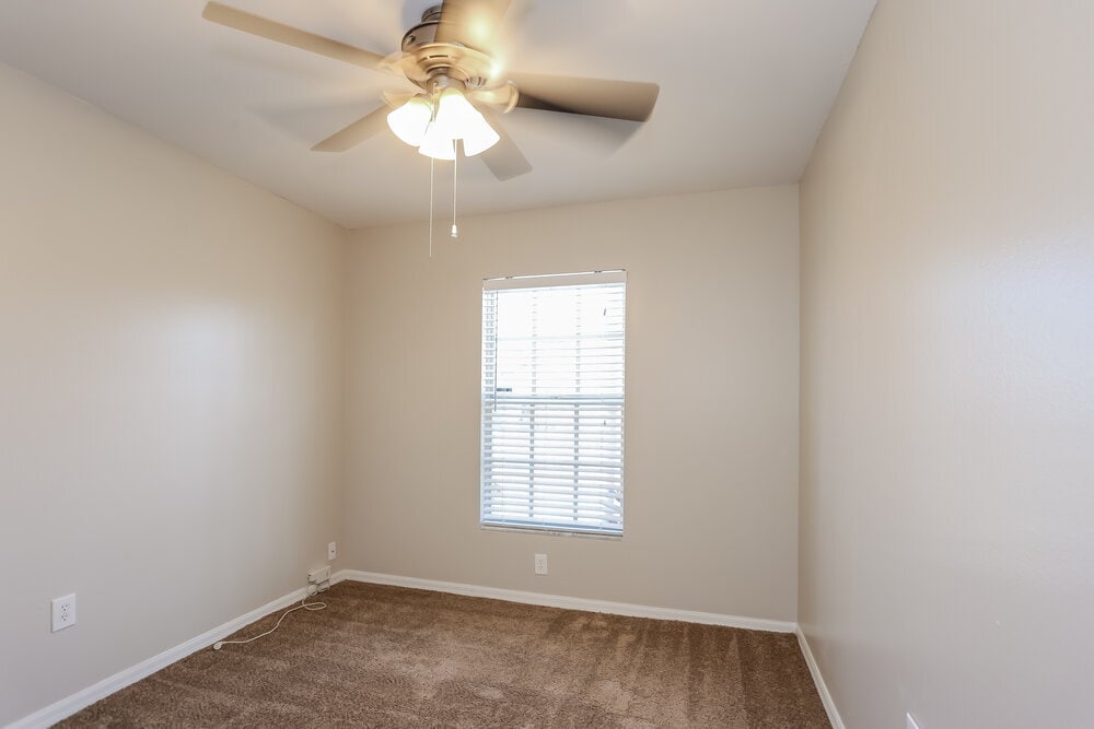 Building Photo - 221 Lookout Dr