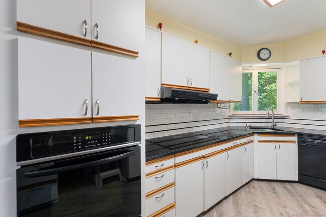 Building Photo - 26 Wilridge Rd