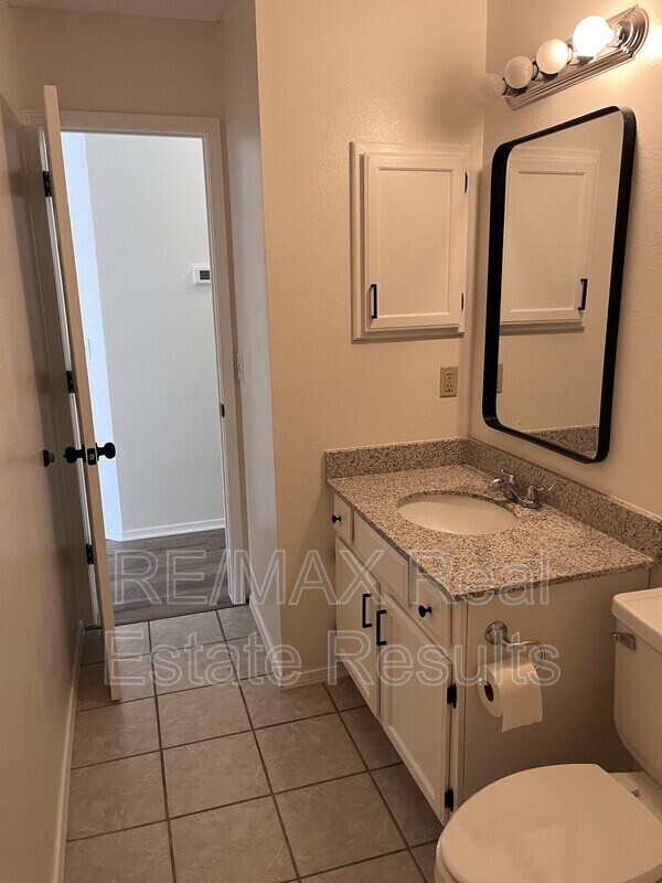 Building Photo - 1607 Timberline Dr