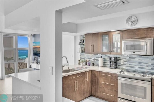Building Photo - 525 N Ocean Blvd