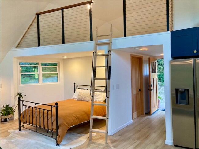 Building Photo - 700 Enos Ln