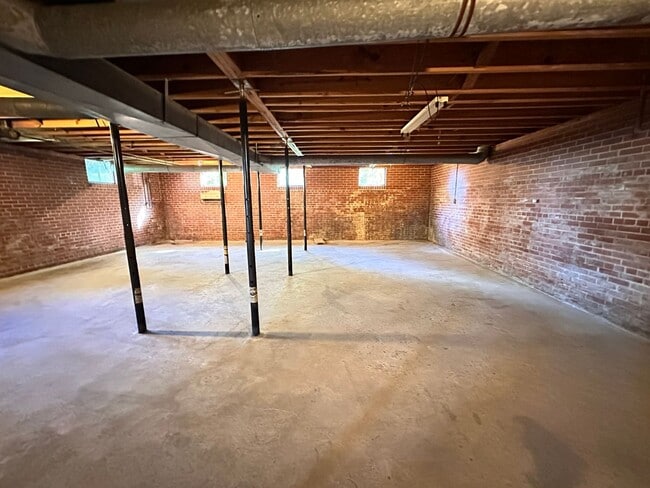 Building Photo - Graham area