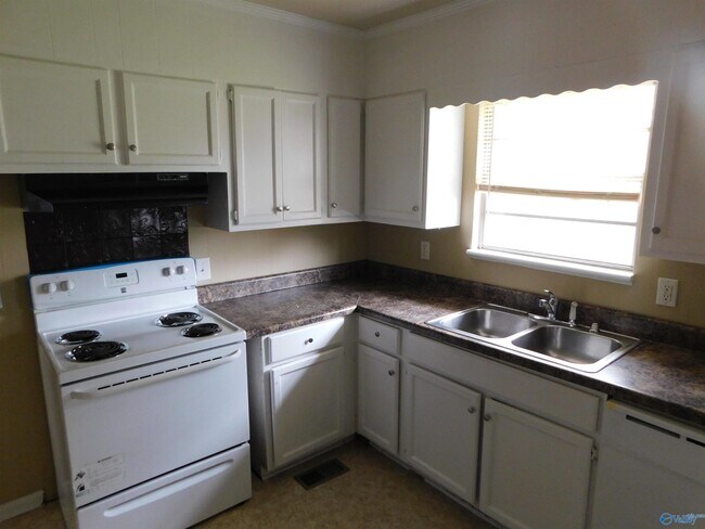 Building Photo - 3104 Cumbres Cir NW