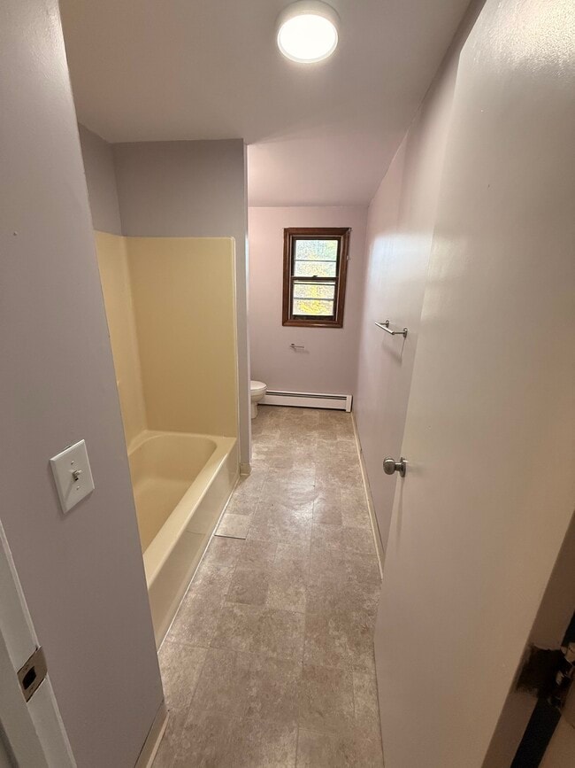 Building Photo - 606 Rye St