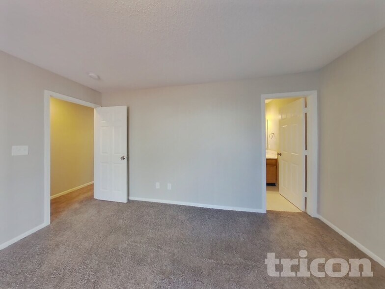Building Photo - 1748 Long Lake Dr