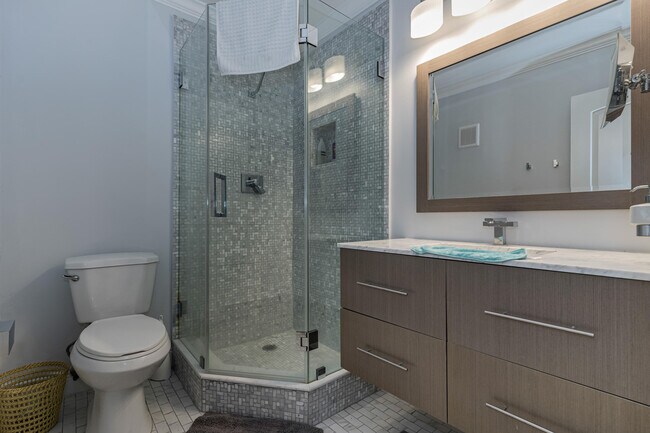 Building Photo - 3605 NE 32nd Ave