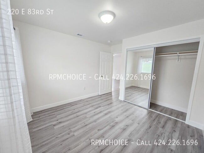 Building Photo - 220 E 83rd St
