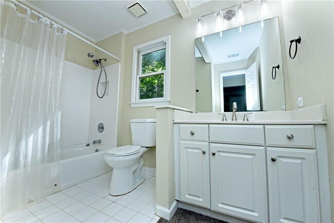 Building Photo - 2130 Hickory Cove
