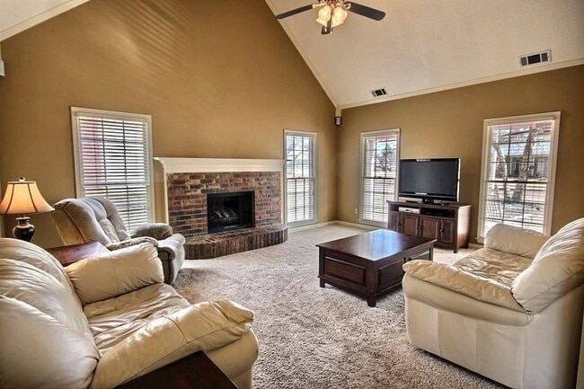 Building Photo - 773 Bradley Cove
