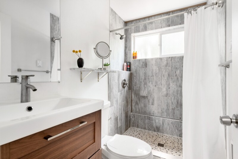 Building Photo - 6824 N Catlin Ave