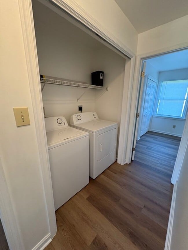 Building Photo - Single Level Half Duplex w/ Garage