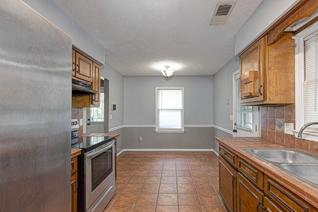 Building Photo - Move-In Ready 3/2 in Columbus | Appliances + W/D + Lawn Care + Pest Control Included | $1,550/mo