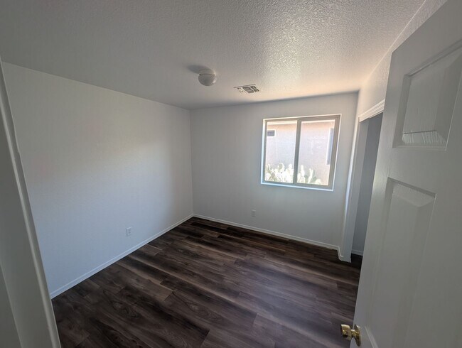 Building Photo - Great Northwest Tucson Area Location