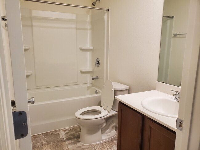 Building Photo - 6085 Greenland Rd