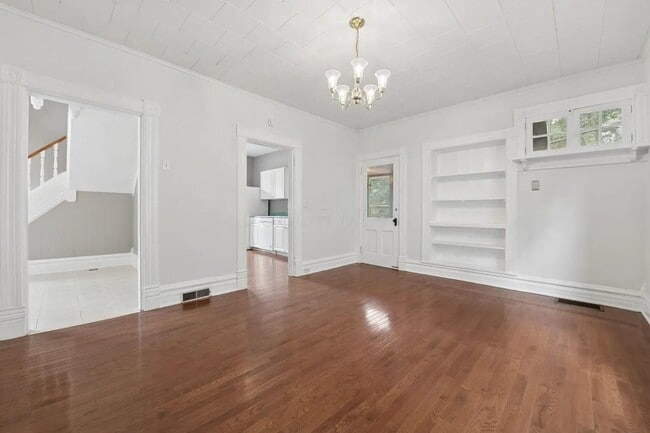 Building Photo - 218 N Sandusky St