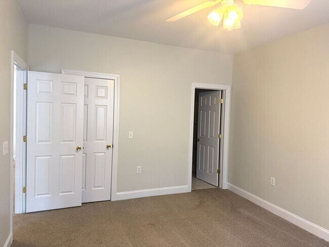 Building Photo - Marsh Oaks Marymount patio home with a one car garage Porter’s neck location