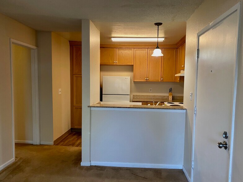 KITCHEN AND GRANITE EATING BAR - 1333 N Camino Alto