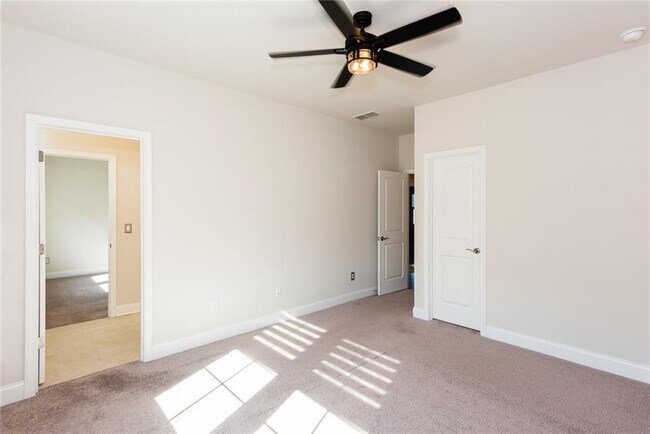 Building Photo - 5015 Montes Ln
