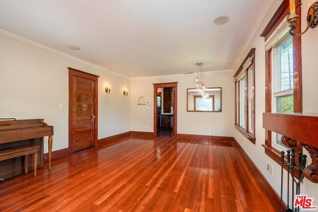 Building Photo - 4253 Fountain Ave