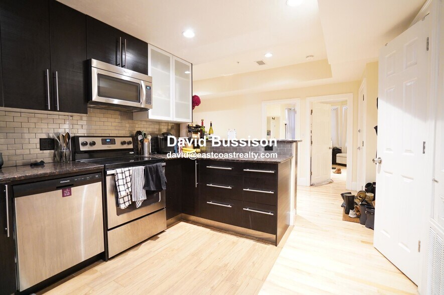 Building Photo - 1203 Beacon St