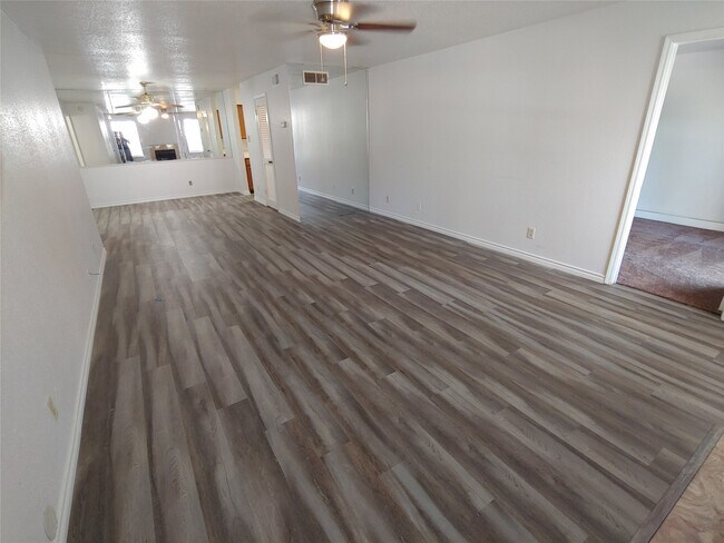 Building Photo - 9700 Leawood Blvd