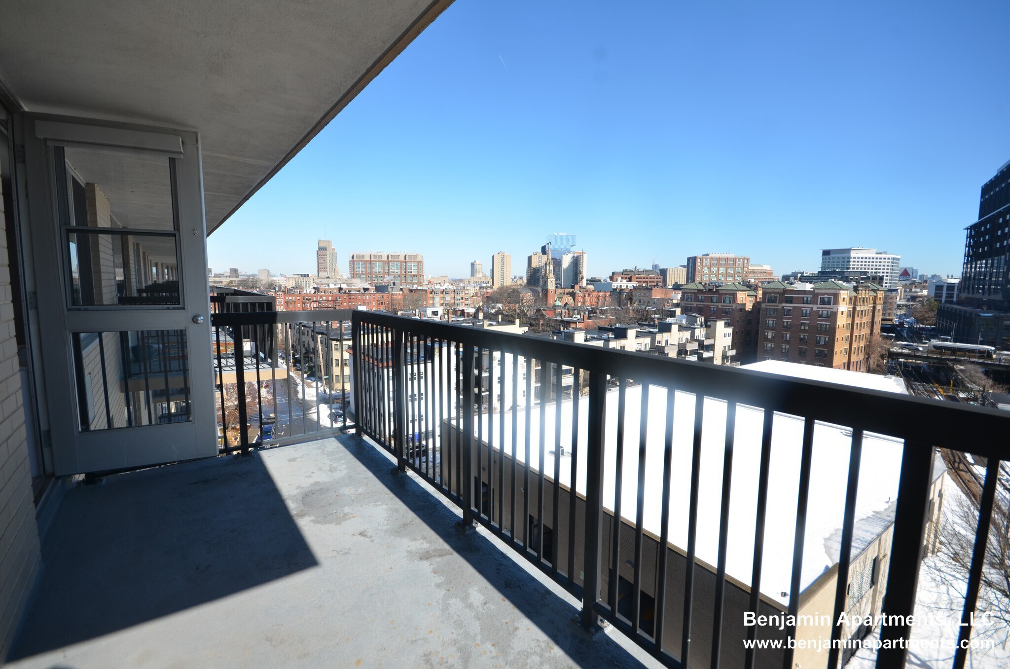 Building Photo - 77 Monmouth St