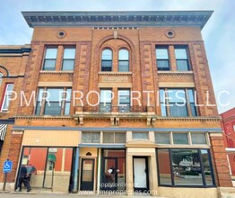 Building Photo - Red Oak Apartments