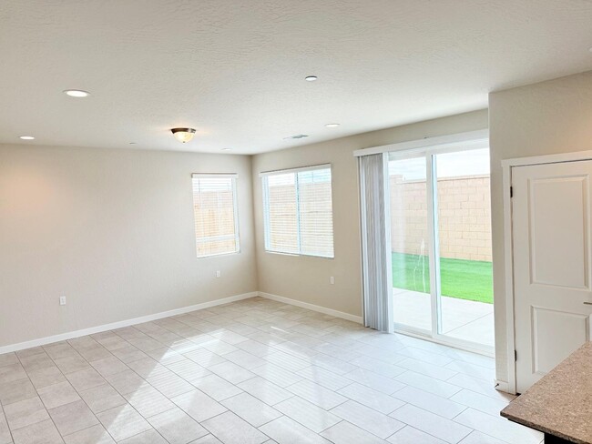 Building Photo - 2865 E Escarpa Dr