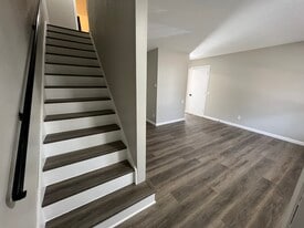 Building Photo - 2951 Traceway Dr