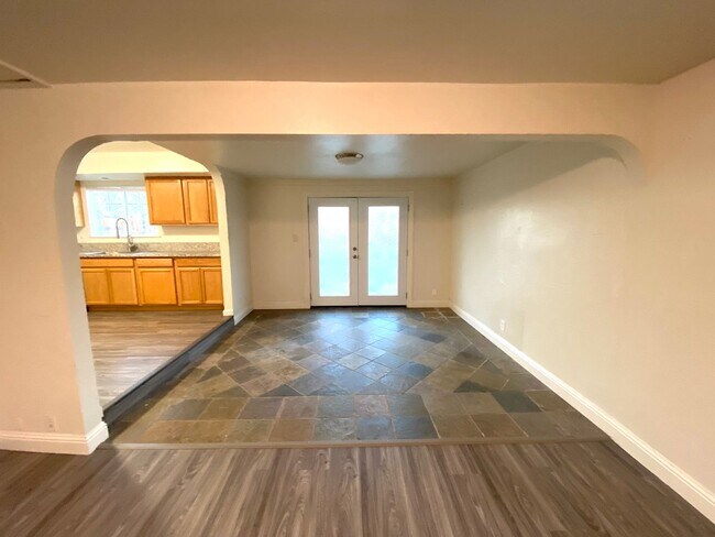 Building Photo - Lovely 3 Bedroom, 2 Bath House - Washer/Dryer, Dishwasher, Long Driveway, Fenced Backyard