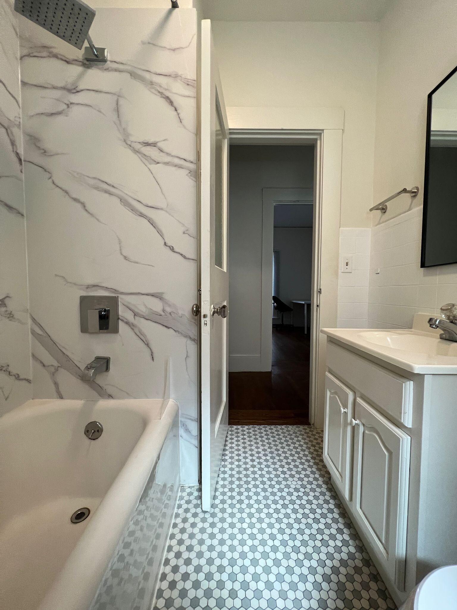 bathroom - 1694 Oxford St