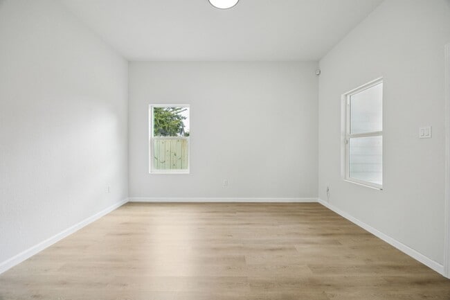 Building Photo - 301 Cartersville St