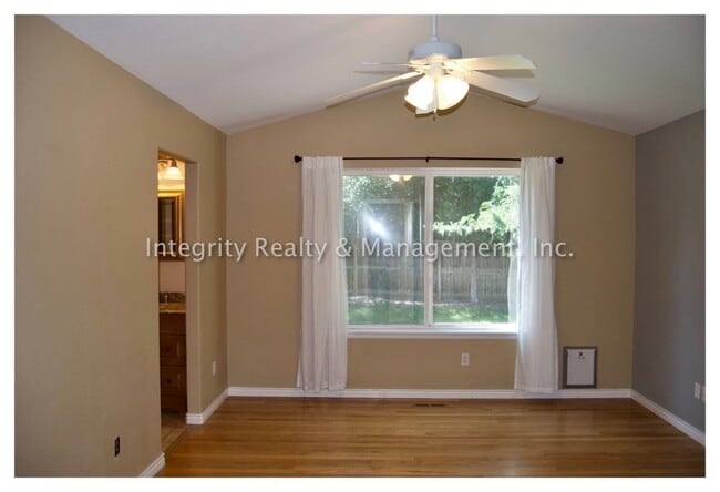 Building Photo - 8840 Shoal Creek Ln