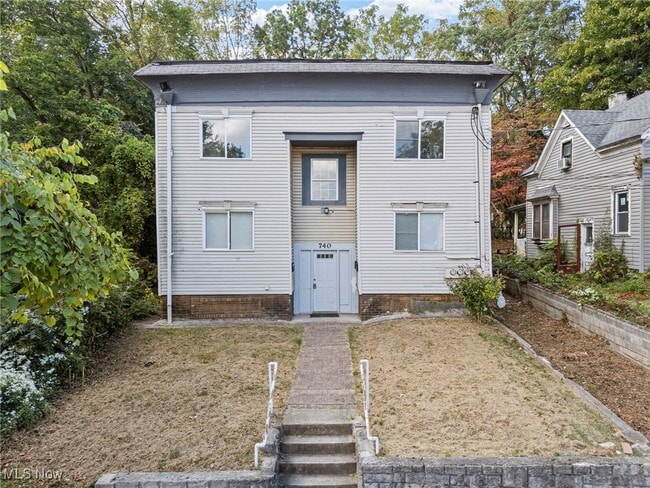 Primary Photo - 740 Fern St