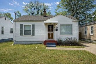 Building Photo - Newly Updated 2 Bed Ranch with Private Backyard