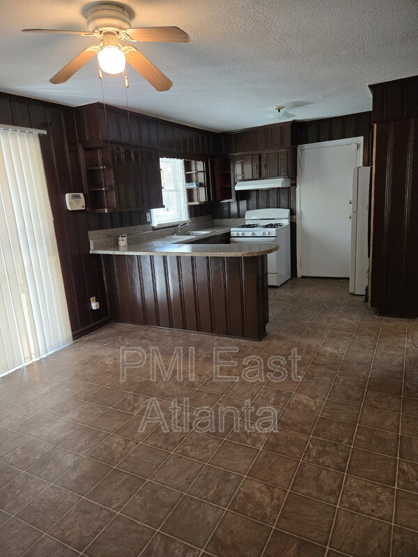 Building Photo - 2332 Carey Dr SE