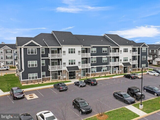 Building Photo - 2950 Ashwood Ln