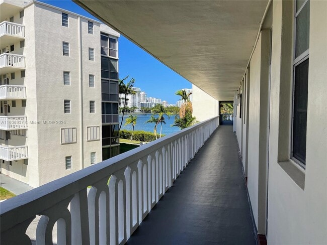 Building Photo - 2859 Leonard Dr