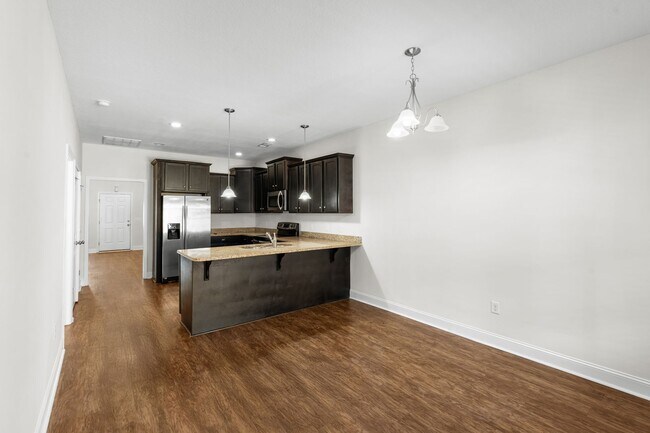 Building Photo - 102 Ledbury Cove