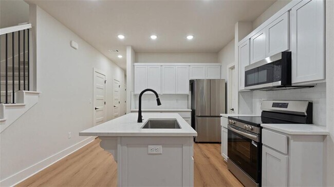 Building Photo - 1861 Lapis Ave