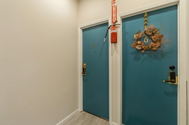 Building Photo - 40 Beacon Ave