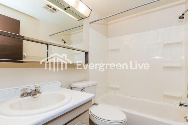 Building Photo - 5636 Troy Villa Blvd