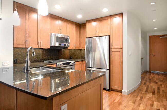 Building Photo - Washington Square Luxury Living on 10th Fl...