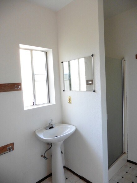 Master Bedroom bathroom - 5723 Stansbury Ave