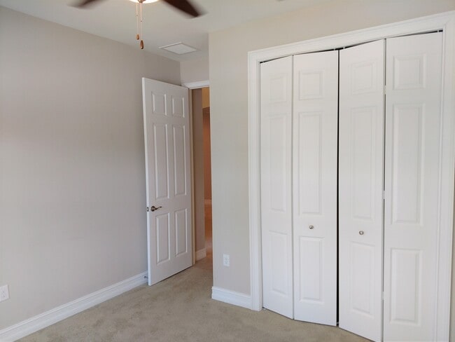 Building Photo - Unfurnished Annual Rental - Lovely 3 Bedroom Home in Calusa Park. Nicely upgraded and Pet Friendly