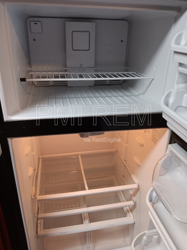 Building Photo - 16025 Van Aken Blvd