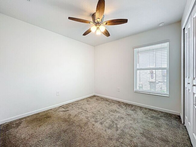 Building Photo - 4/2 Groveland Home with Solar Panels